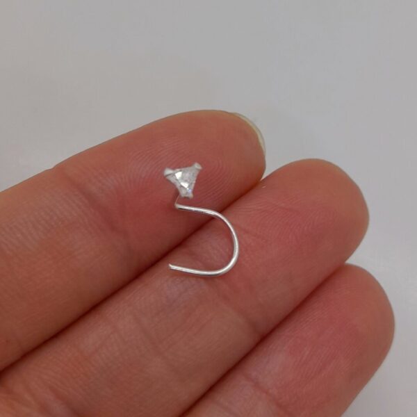 Piercing Nariz triángulo blanco