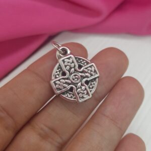 Dije Loretta (1,8cm aprox)